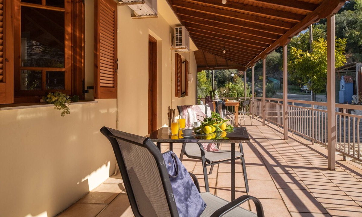 Nidri Apartment | Studio "Krinos 1" with Mountain View, Garden & Wi-Fi