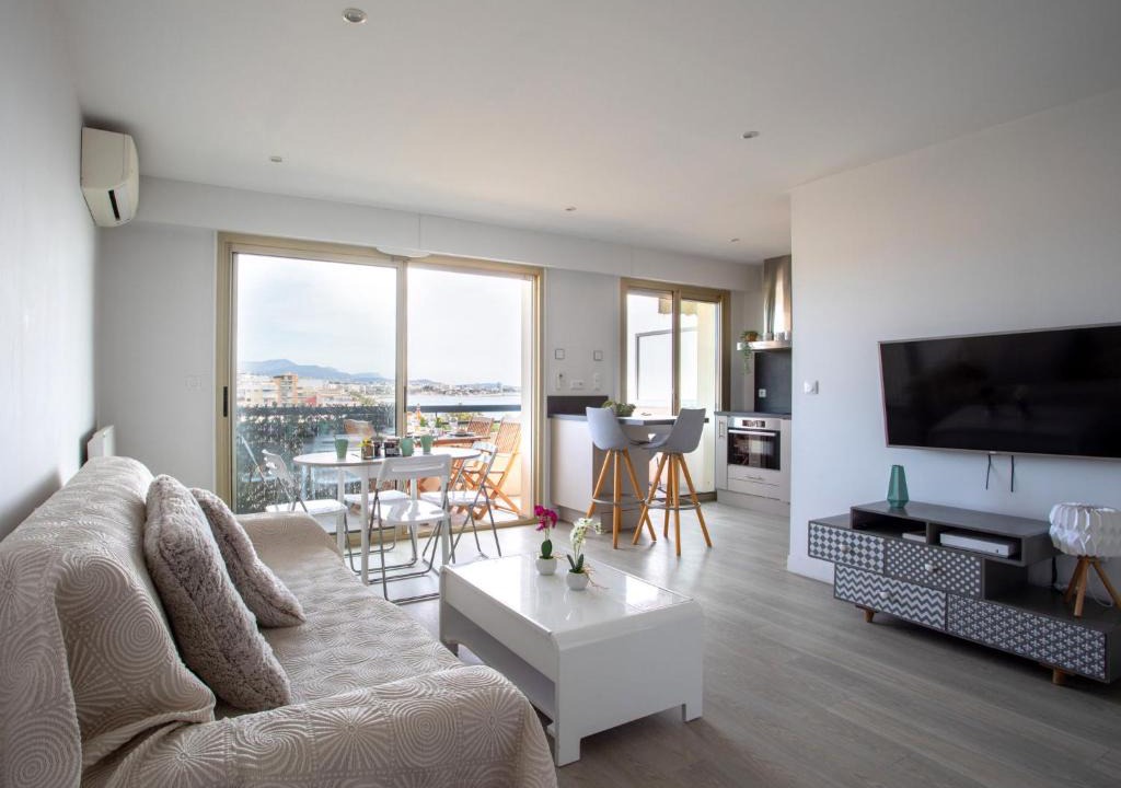 Cros-de-Cagnes Apartment | Studio Le Cagnes Beach-1 by Interhome