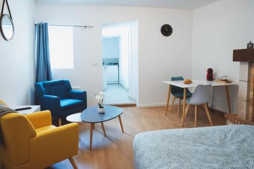 Sainte-Gemmes-sur-Loire Apartment | Studio Le Fresne