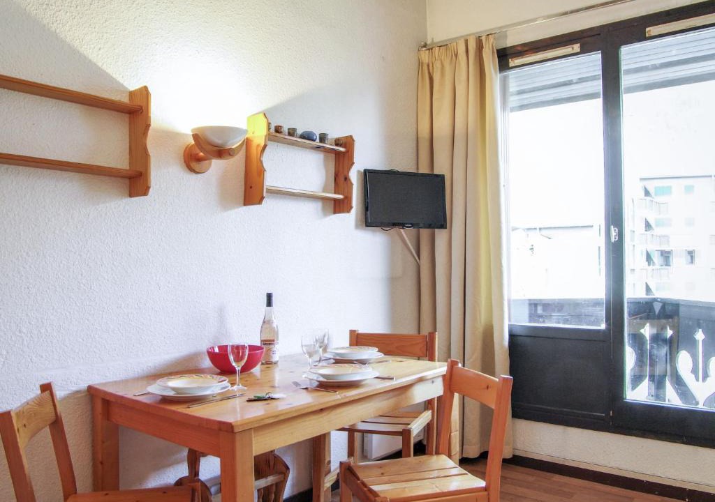 Chamonix City Centre Apartment | Studio Le Triolet-6 by Interhome