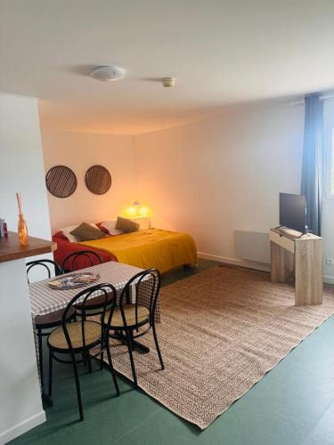 Bray-en-Val Apartment | Studio les Écuries de la forêt 2