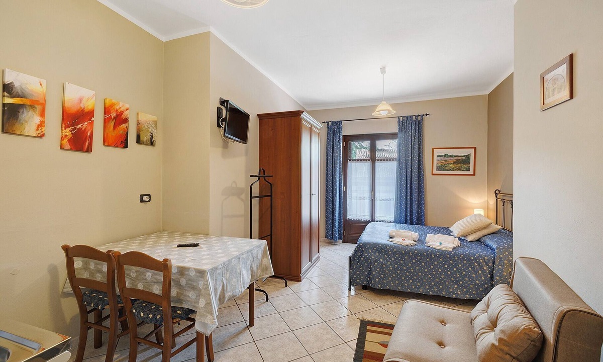 Monforte d'Alba Apartment | Studio 'Luna' with Shared Garden, Balcony and Wi-Fi