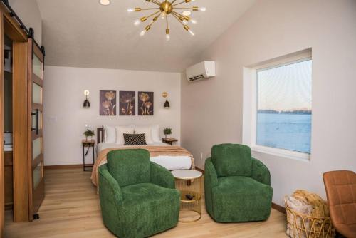 Homerville House | Studio Luxe - 1BR-1BA - Private Patio & Grill