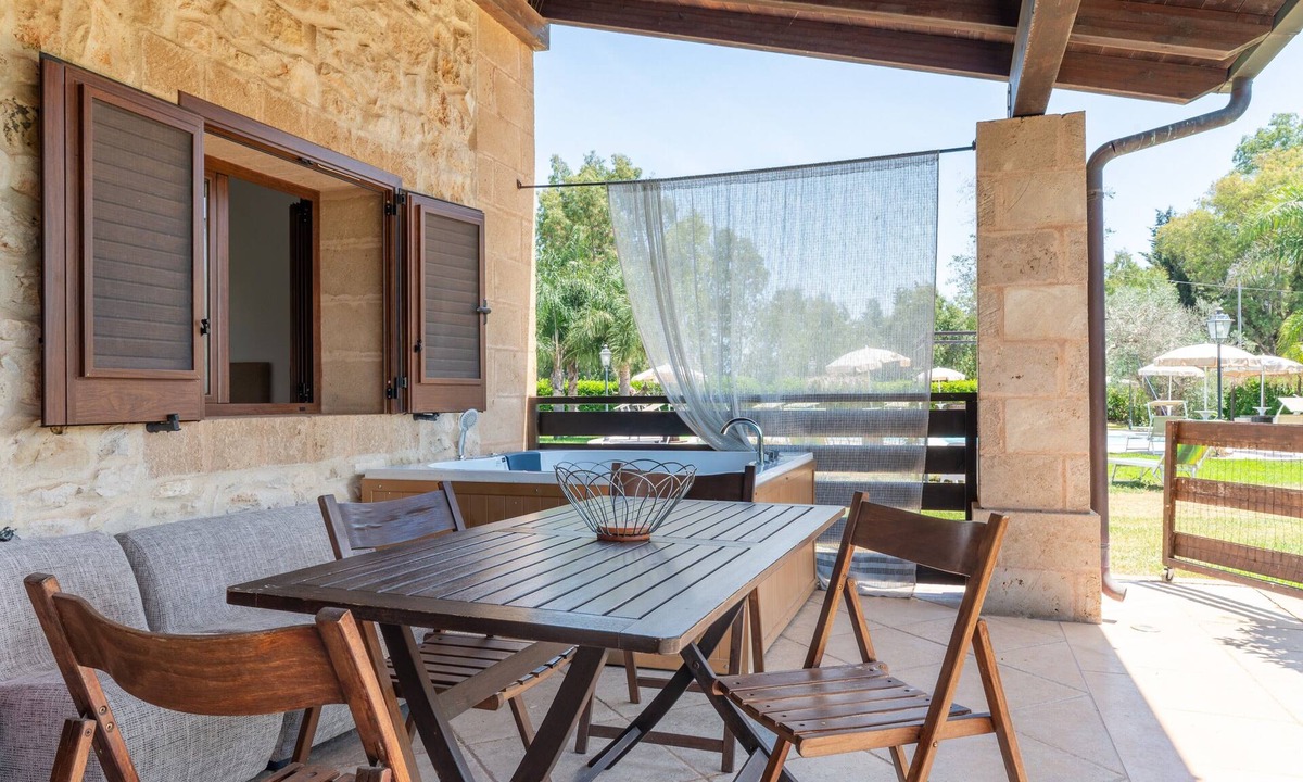 Carpignano Salentino Apartment | Studio 'Masseria Giamarra, Pajara 9' with Shared Pool, Wi-Fi and Air Conditioning