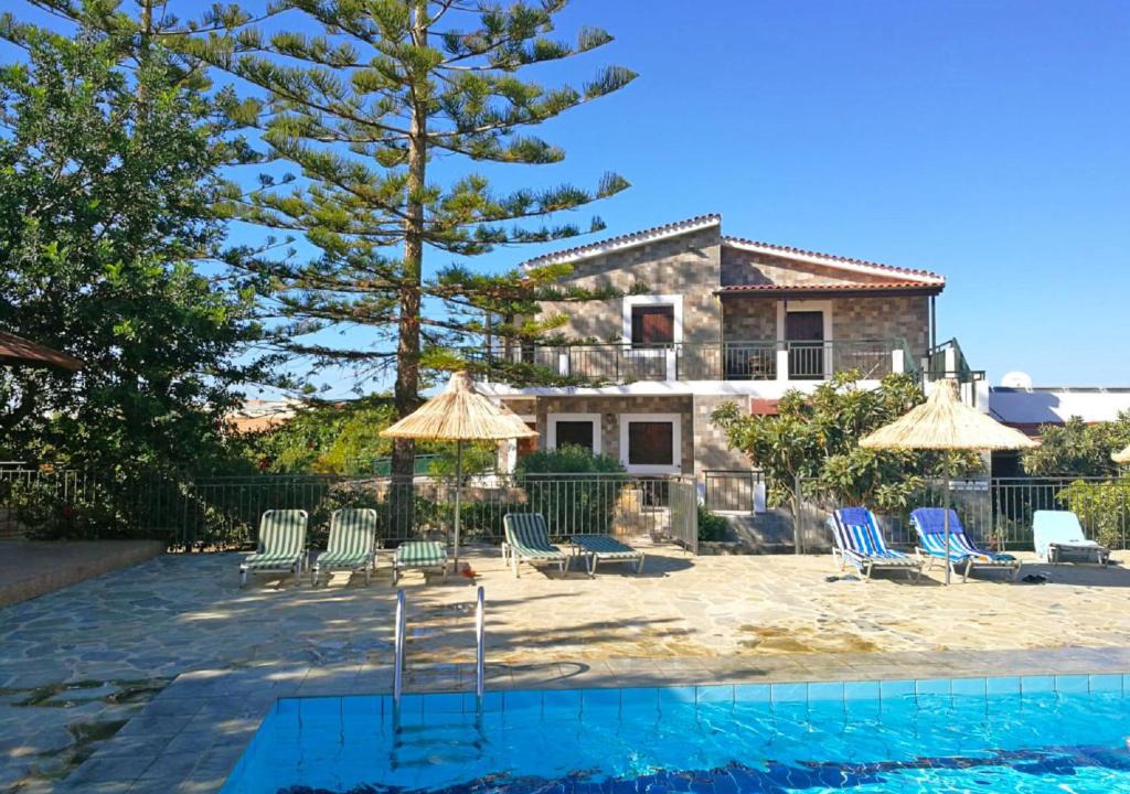 Old Hersonissos Apartment | Studio Medusa Triple