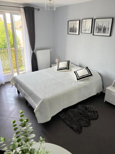 Les Pavillons-sous-Bois Apartment | Studio Moderne Zen