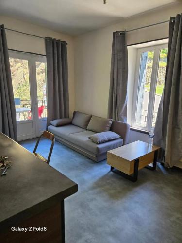 Monistrol-dʼAllier Apartment | Studio moderne à Monistrol-d'Allier avec balcon 27 m²