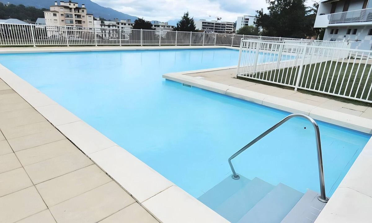 Aix-les-Bains City Center Apartment | Studio Montcalm with Shared Pool, Wi-Fi, and Parking
