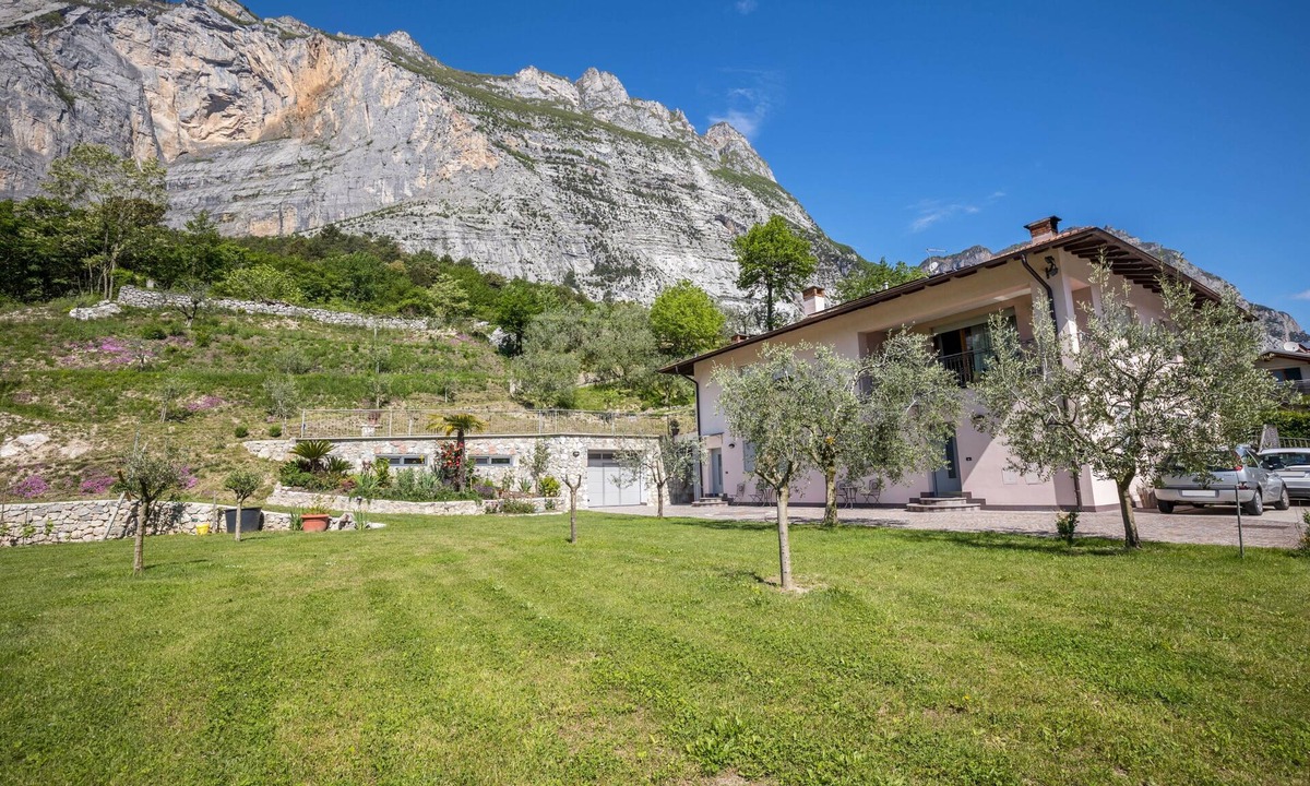 Dro Apartment | Studio 'Monte Brento Gaggiolo 1' with Mountain View and Private Garden