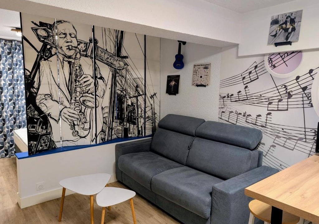 Bourgoin-Jallieu Apartment | Studio Music Blue - Bourgoin Centre