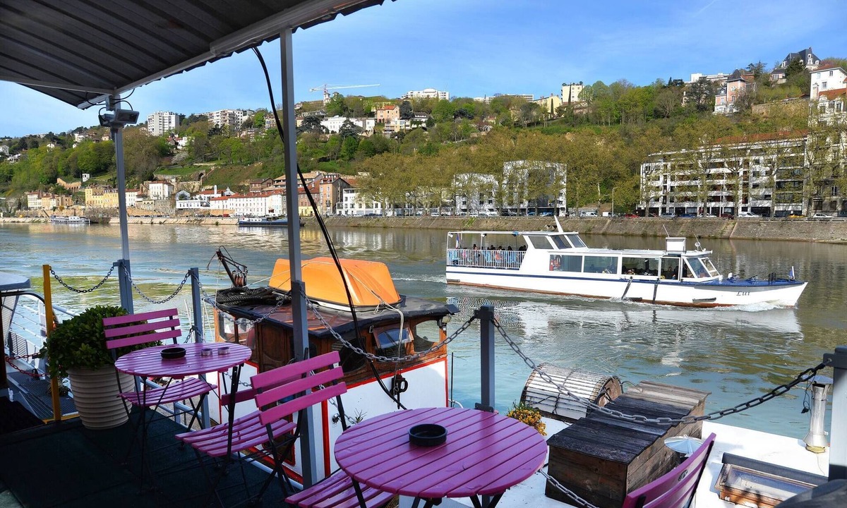 2nd Arrondissement Apartment | Studio on Barge, Le Cormoran, Edge of the Saône in Lyon