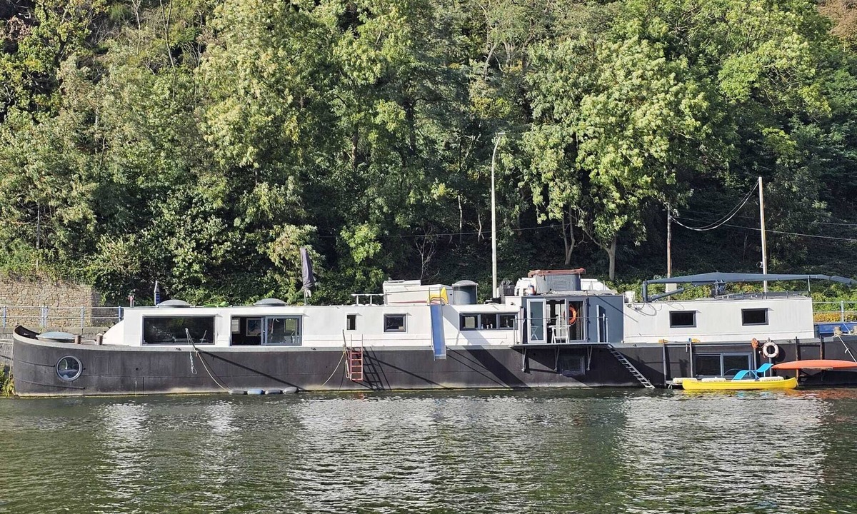 Lustin Boat Rental | Studio on the Graziella barge located in Profondeville between Dinant and Namur
