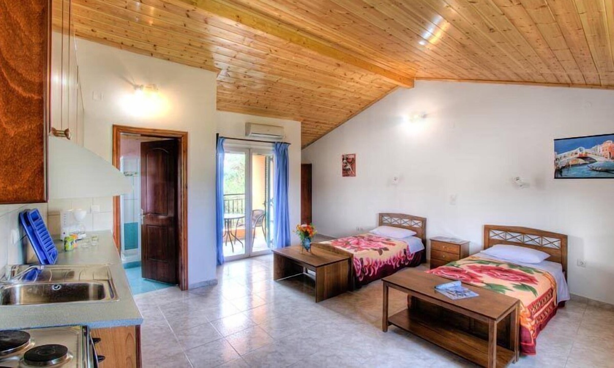 Agios Georgios Pagon Apartment | Studio only 400m from the sandy beach