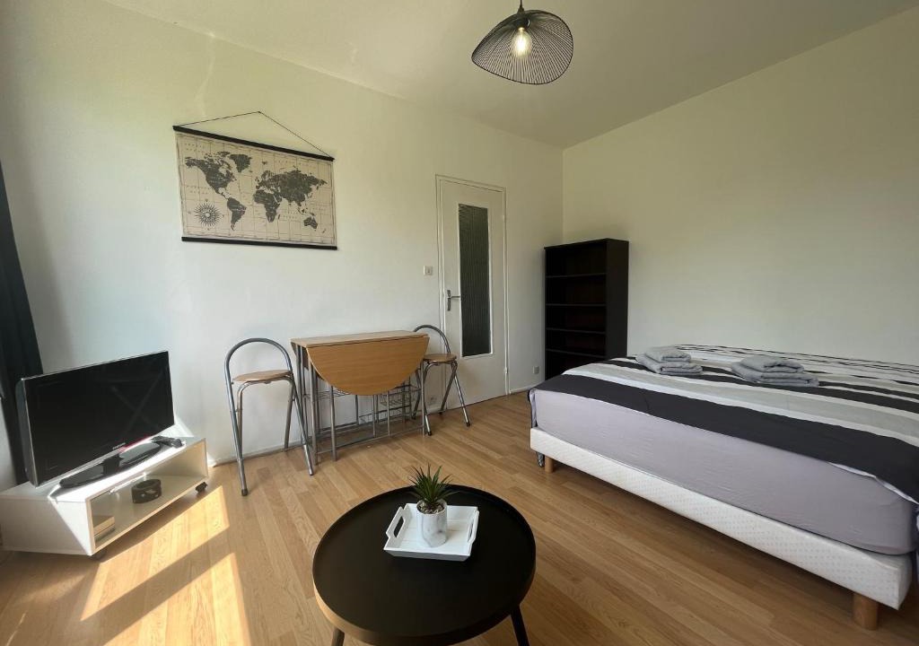 Limoges Apartment | Studio- parking gratuit - DABNB