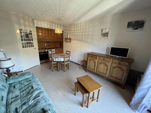 Flaine Apartment | Studio pour 4 pers., proche pistes et commerces, balcon sud, à Flaine Forêt - FR-1-687-66