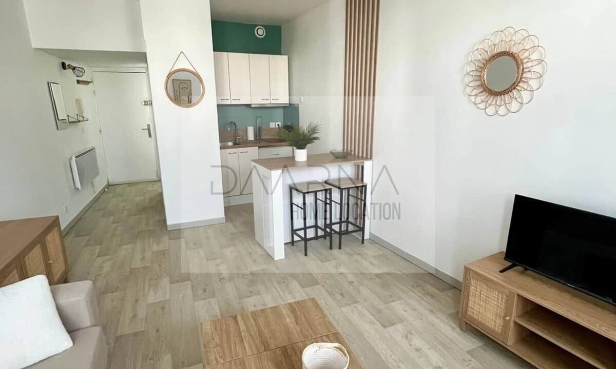 Saint-Germain-en-Laye Apartment | Studio Saint-Germain-en-Laye -RER A- Near Paris