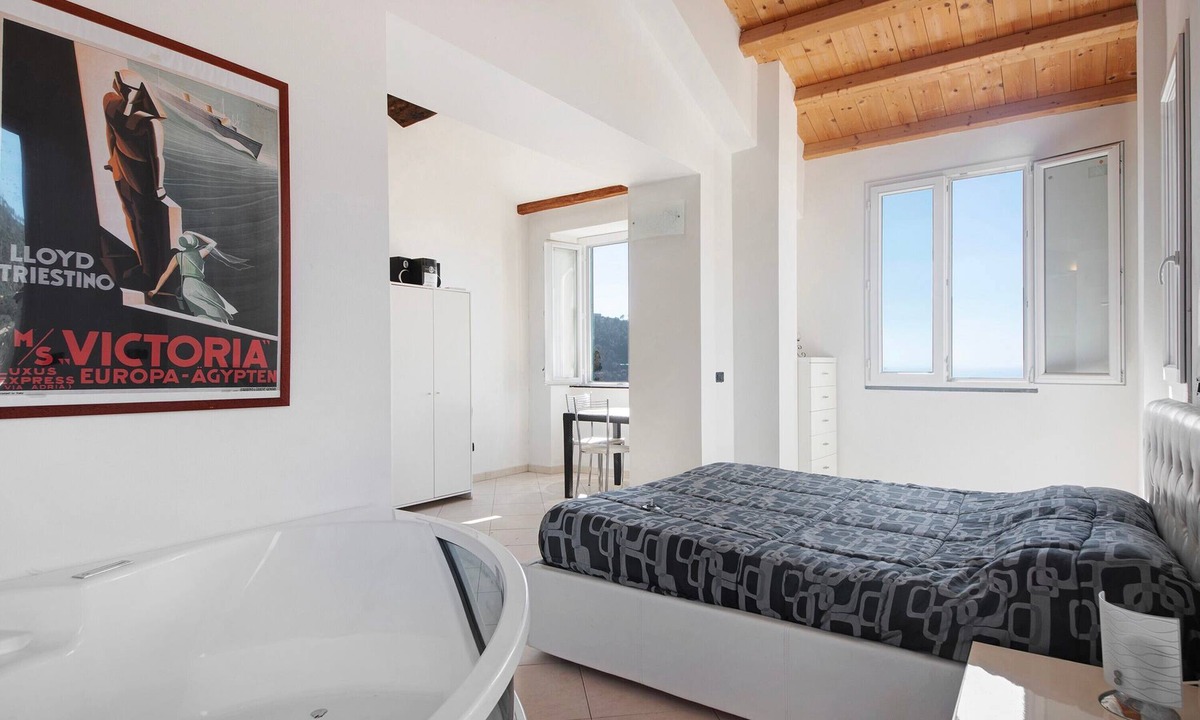 Bonassola Apartment | Studio "Serra Monolocale" with Terrace and Air Conditioning