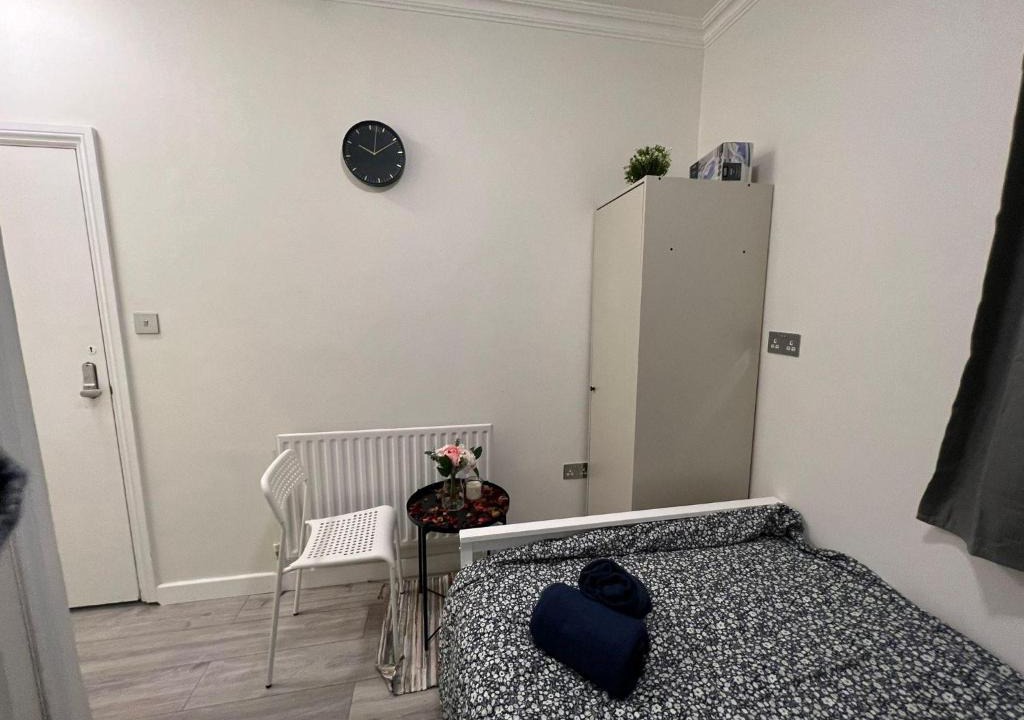 Acton Apartment | Studio - Sleeps 2 - Acton Park & Stn Close
