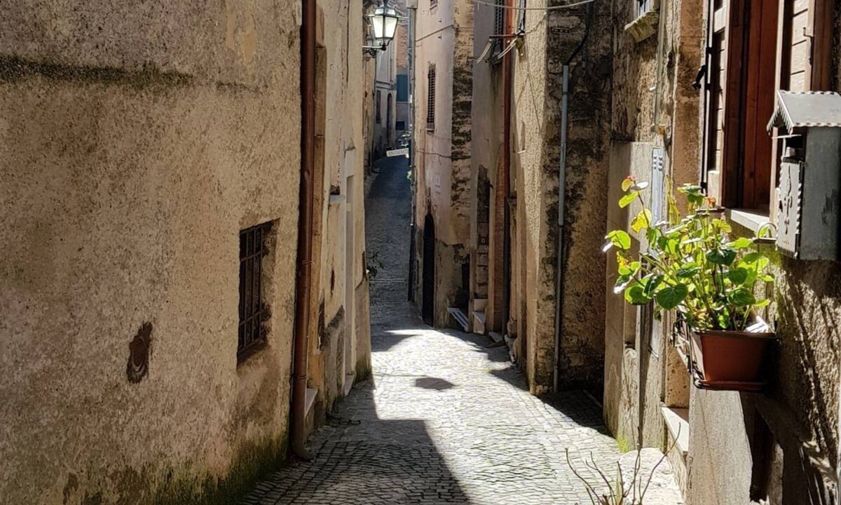 Collepardo Apartment | Studio - Sleeps 2 - Pets - Parking - Wifi