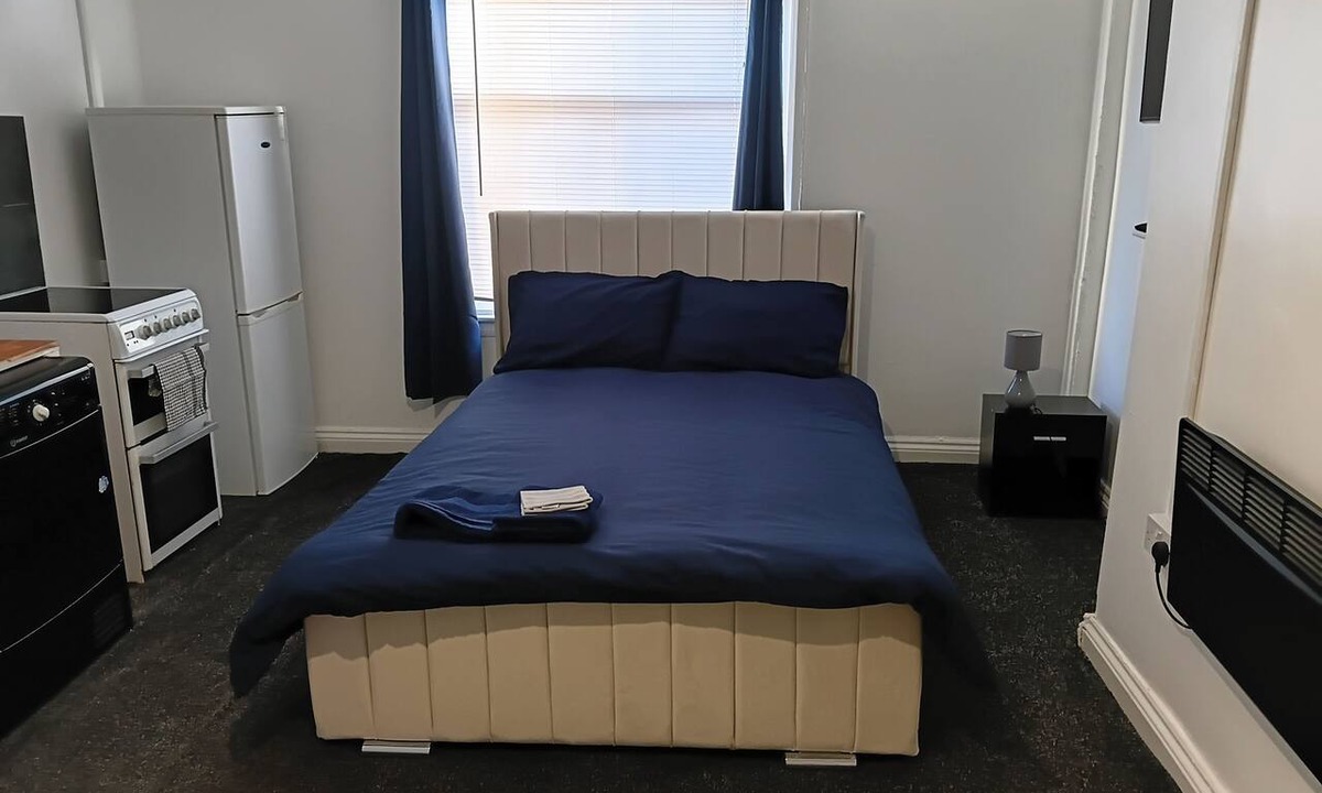 Oldbury Apartment | Studio Sleeps 2 With Parking