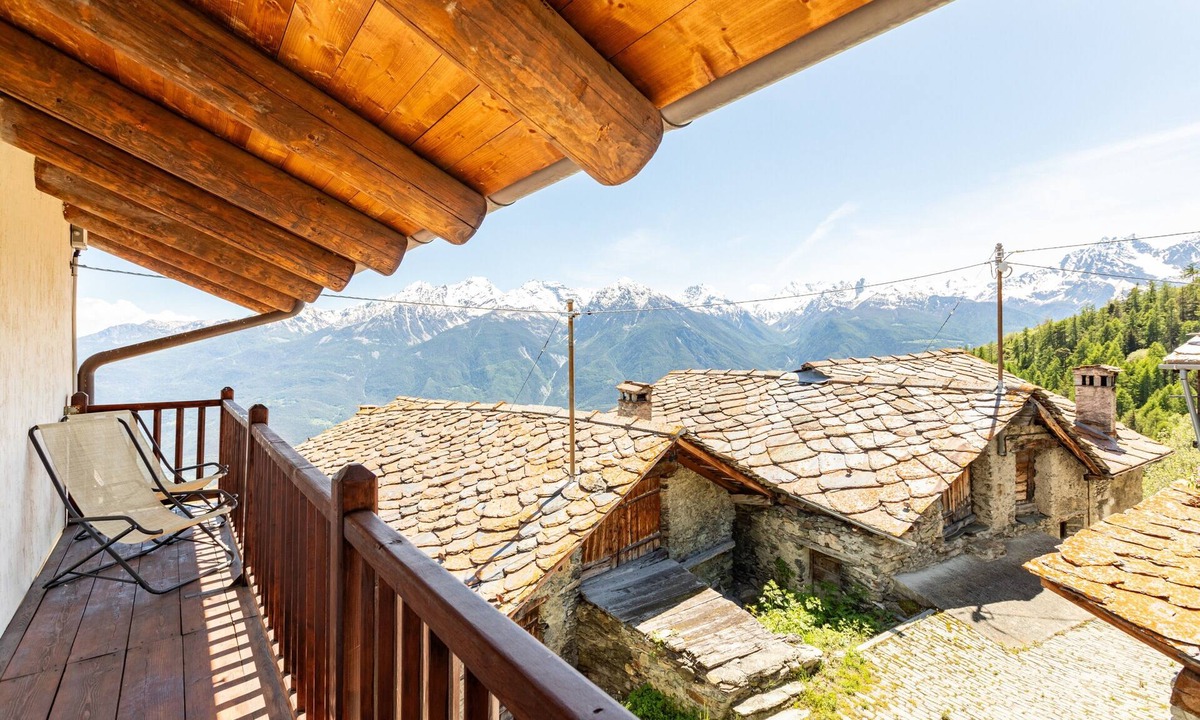 Verrayes Apartment | Studio 'Sous Les Étoiles' with Mountain View and Balcony