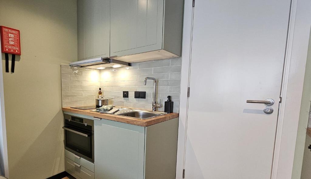 Purmerend Apartment | Studio Spring by April - 20 min from Amsterdam Centre - FREE parking
