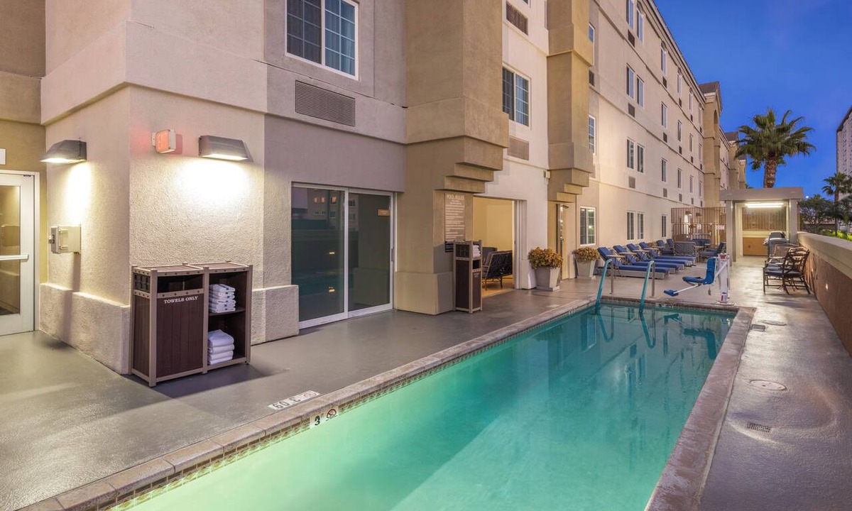 Anaheim Resort Hotel | Studio Suite | 1 Queen Bed | Full Kitchen | Near Anaheim Resort