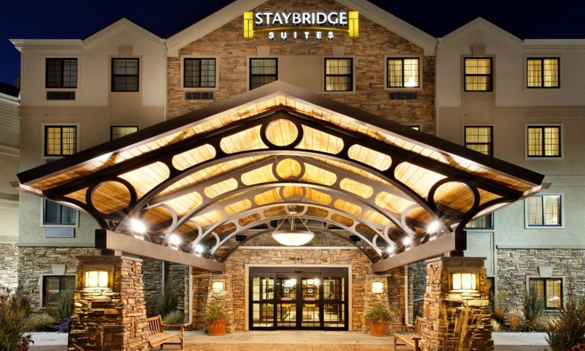 Rochester Apartment | Studio Suite! Free Breakfast + Shared Pool & Hot Tub. Great for Business Travelers!