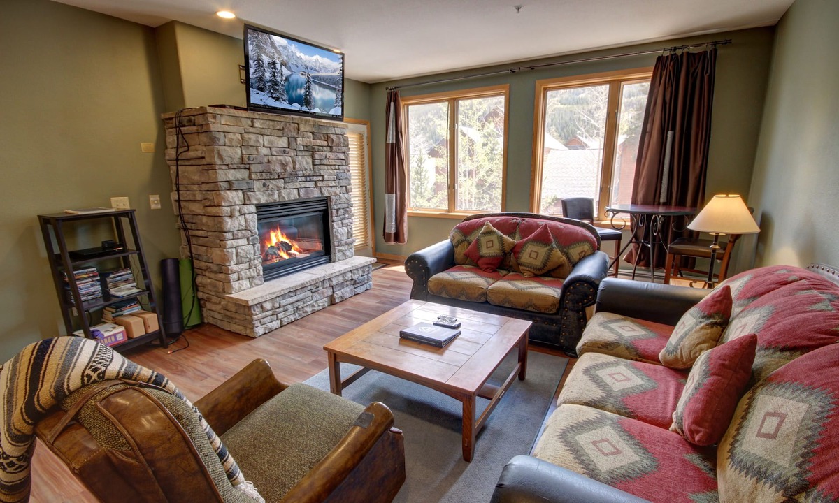 Mountain House Condo | Studio, Summer Escape | Trails, Festivals, Shops