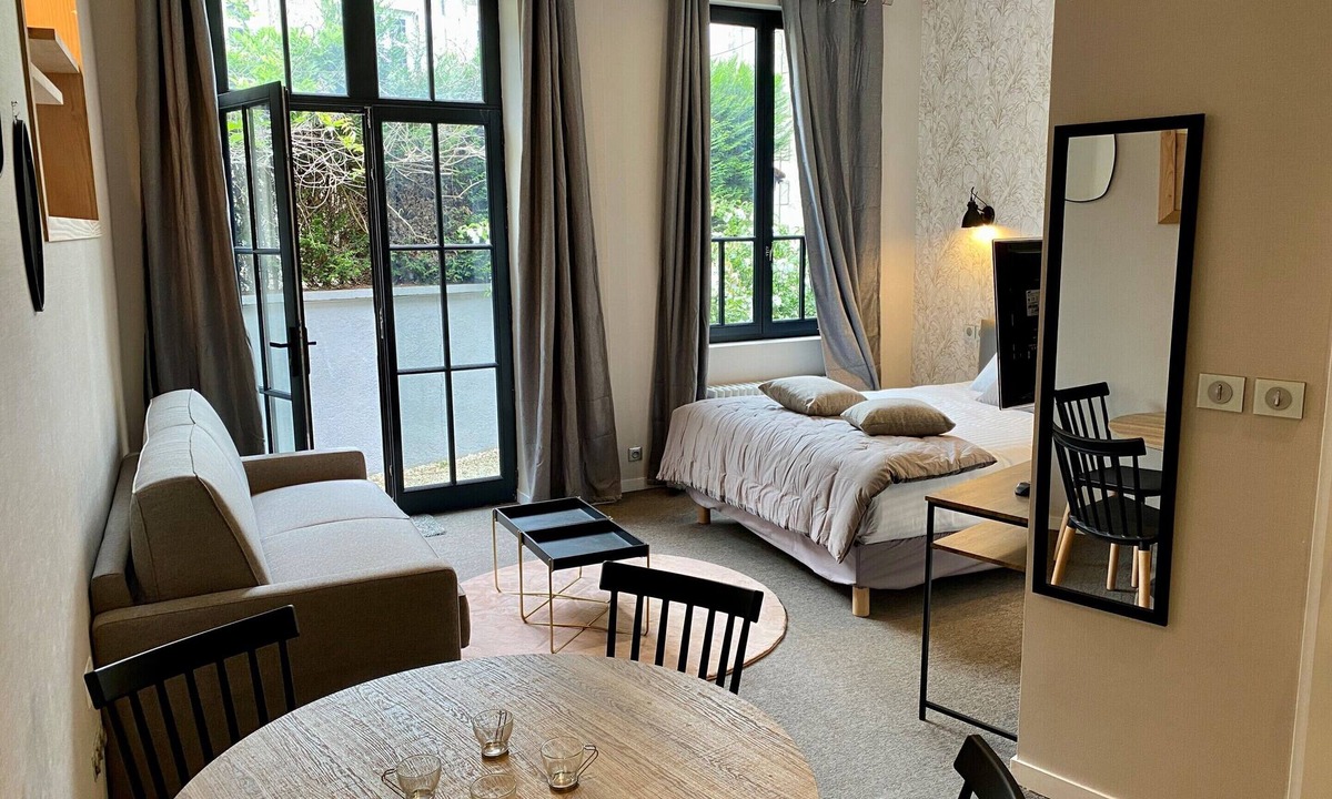 Limoges Apartment | Studio-Superior-Ensuite with Shower-Garden view-Studio plain pied