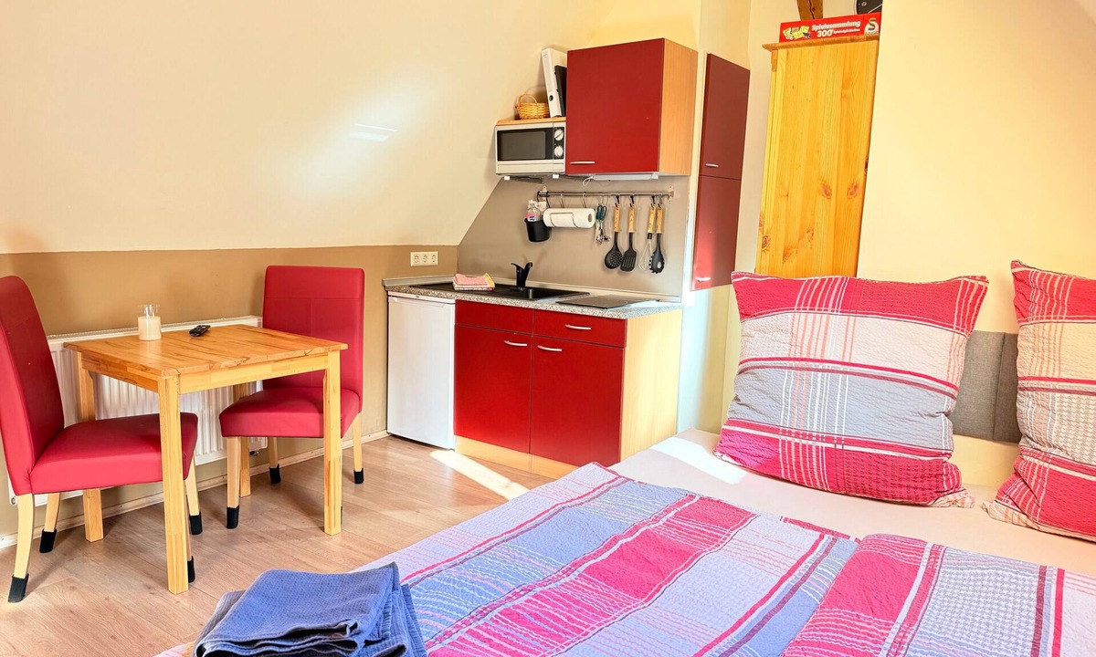 Enzklosterle Apartment | Studio 'Tannenwipfel, 40 sqm' with Mountain View, Infrared Sauna, Fenced Dining Area, Wi-Fi