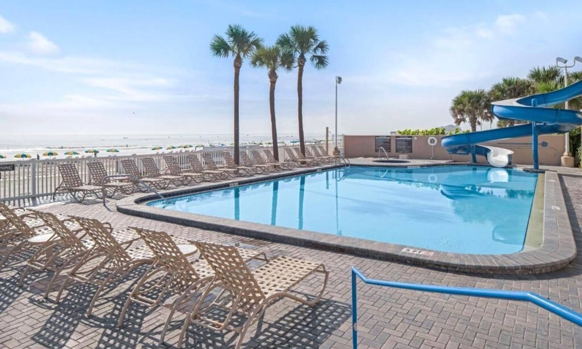Daytona Beach Hotel | Studio Unit | Kitchenette | Tiki Bar | Outdoor Pool Access | Free Parking