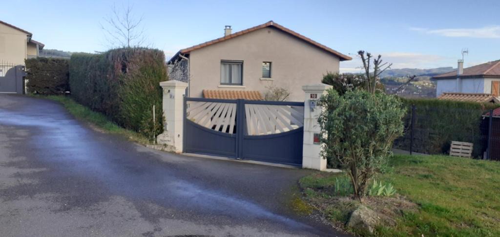Chauffailles House | Studio Wifi SdB à l'italienne