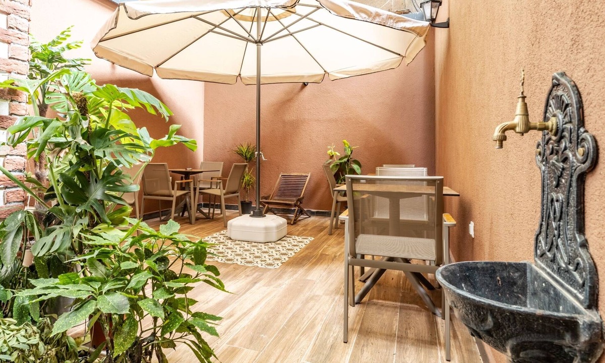 Rasimpasa House | Studio with Balcony Backyard 6 min to Bull Statue