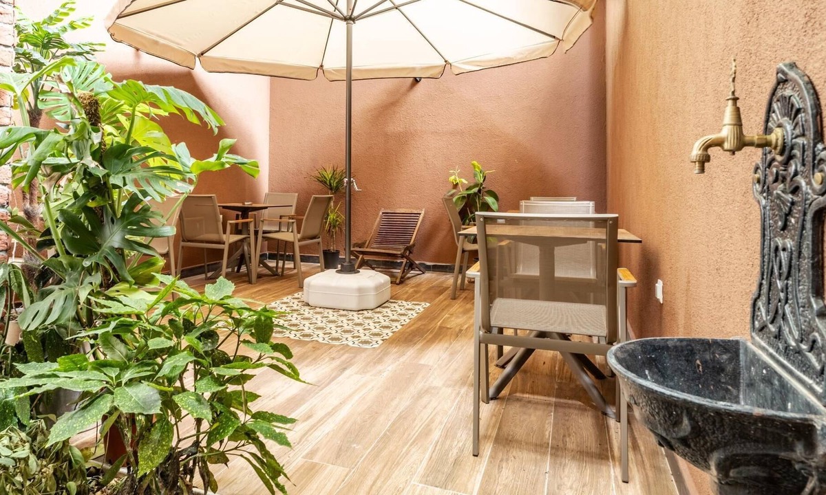 Rasimpasa House | Studio with Balcony Backyard 6 min to Bull Statue