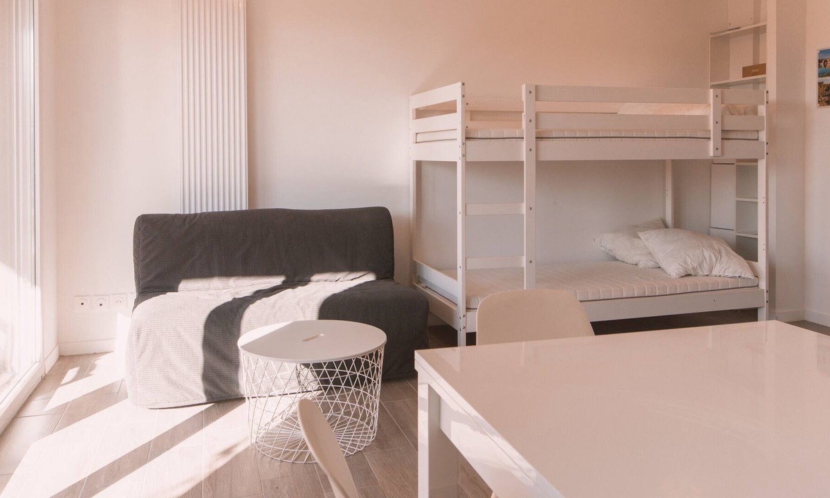Monteux Apartment | Studio with breathtaking view of Lake Monteux