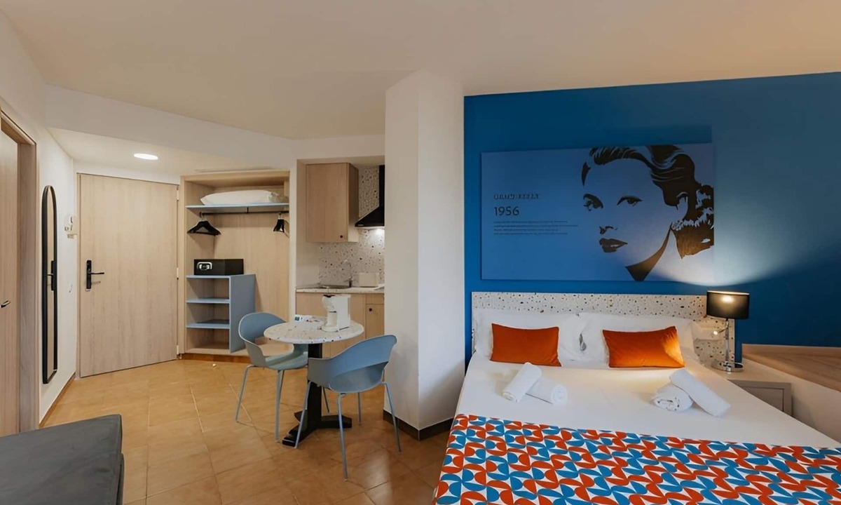 Son Armadams Apartment | Studio with Castle Views + Rooftop Pool Access - Discover Palma de Mallorca