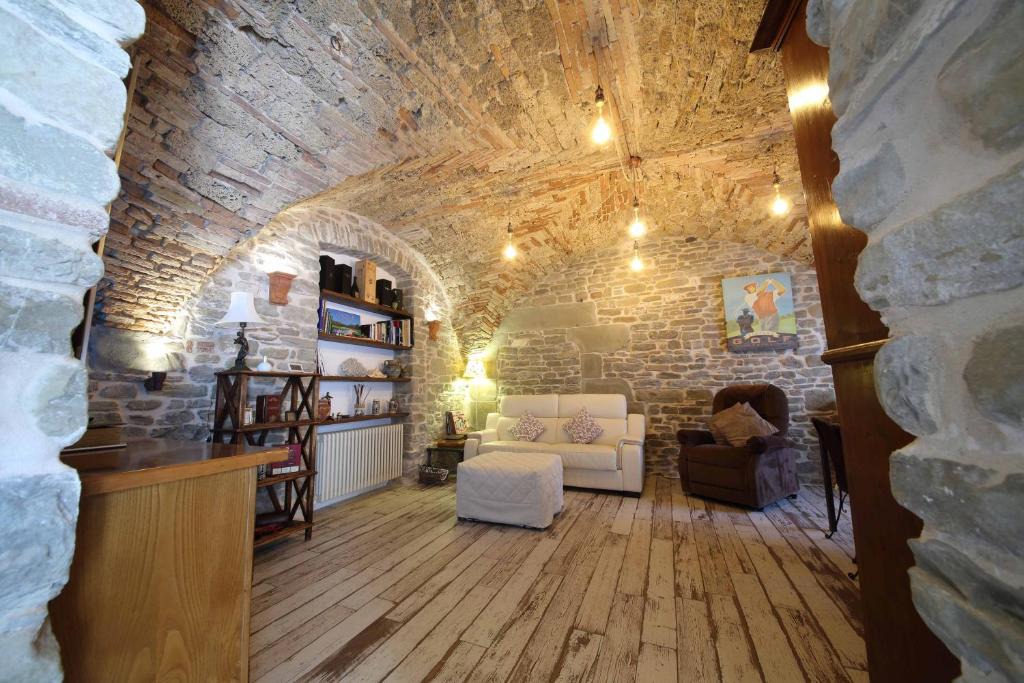 Marradi Apartment | Studio with enclosed garden and wifi at Popolano