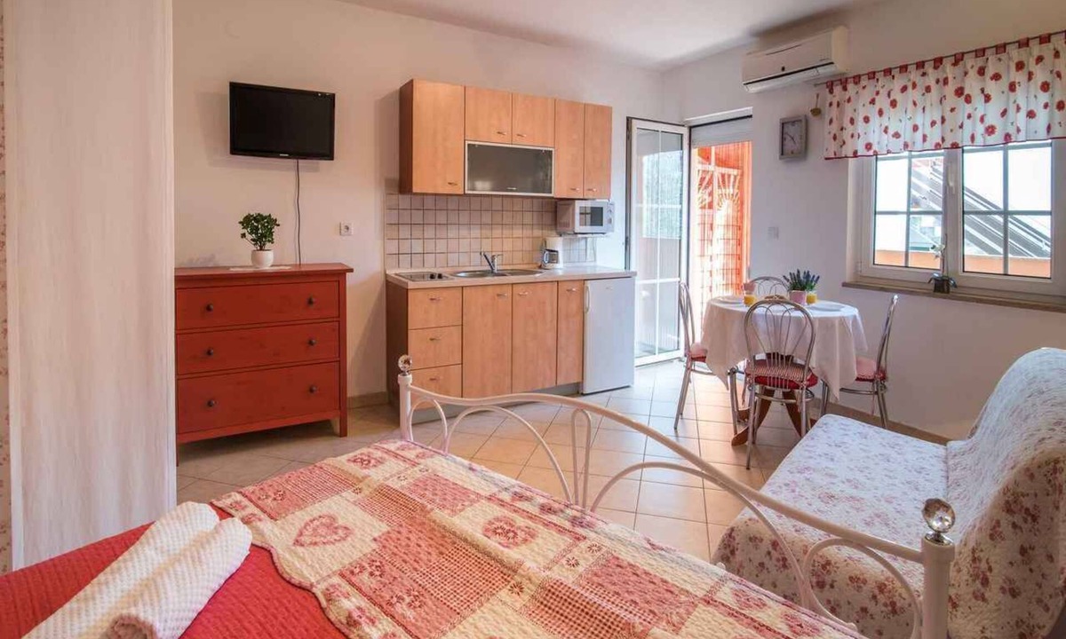 Vrbnik Apartment | Studio with internet access, near the sea