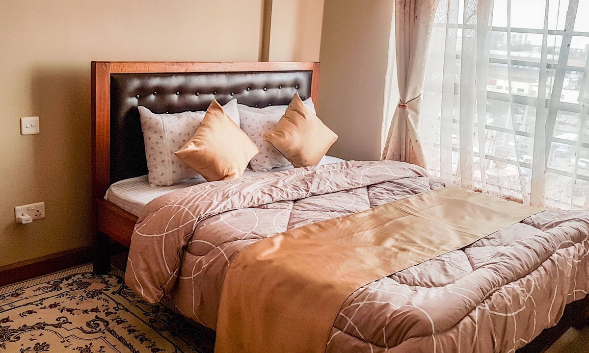 Langata Apartment | Studio with King Size Bed,Elevator,WIFI&Parking near City, JKIA&Wilson Airport.