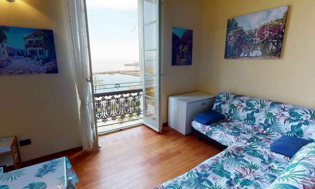 Menton Apartment | Studio with mezzanine, sea view, Wi-Fi, near beach