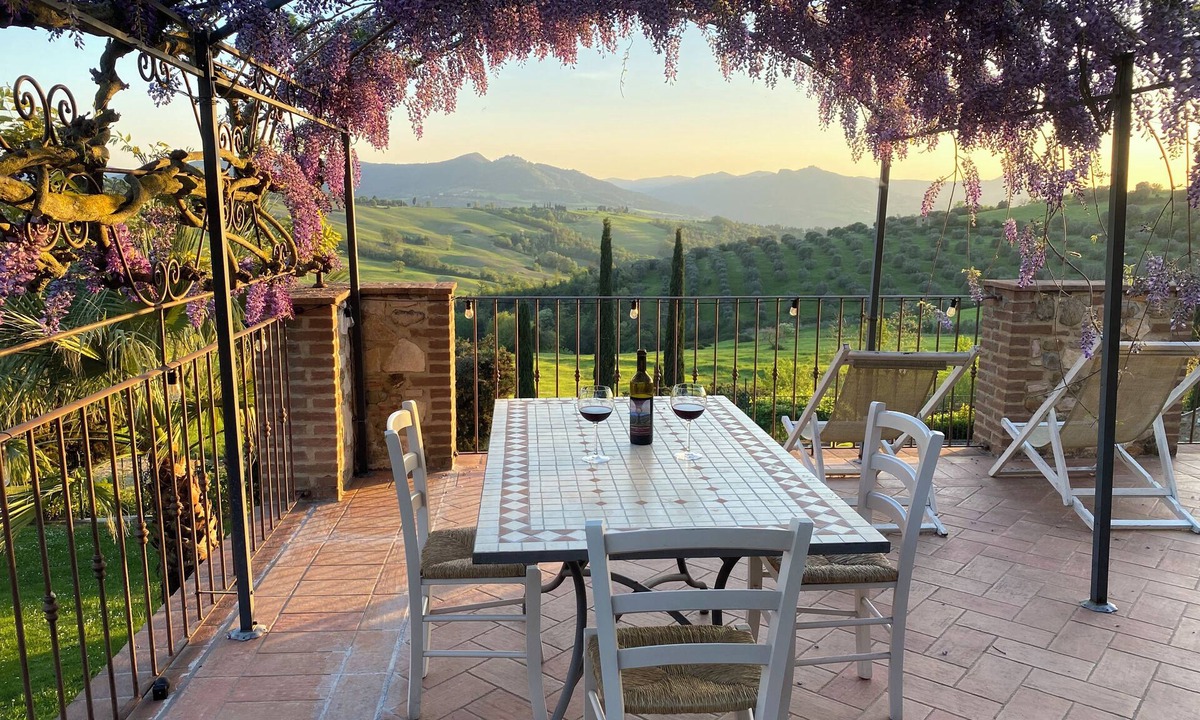 Pomarance Apartment | Studio with panoramic terrace over Tuscan hills