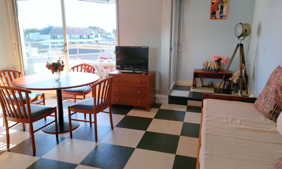 Benodet Apartment | Studio with partial sea views in the popular seaside resort of Benodet