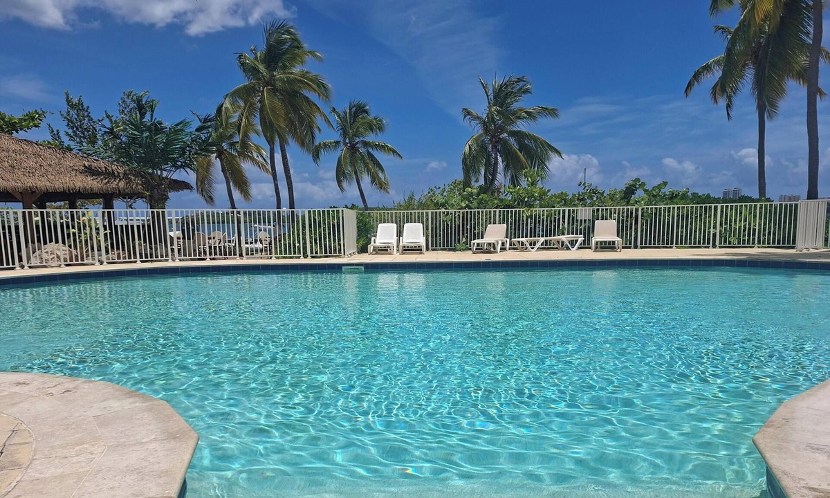 Nettle Bay Apartment | Studio with pool and lagoon view, 2/4 persons