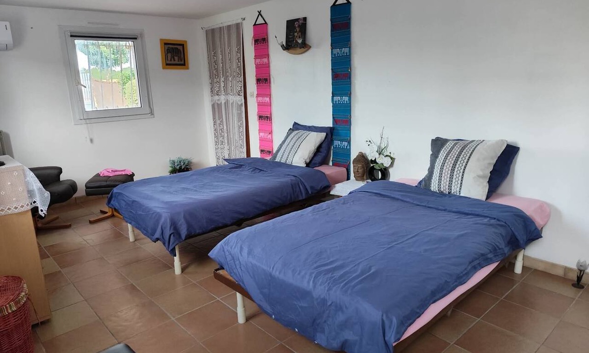 Breuillet Apartment | Studio with two single beds, 6 minutes from the beach, near Royan/Grande Côte
