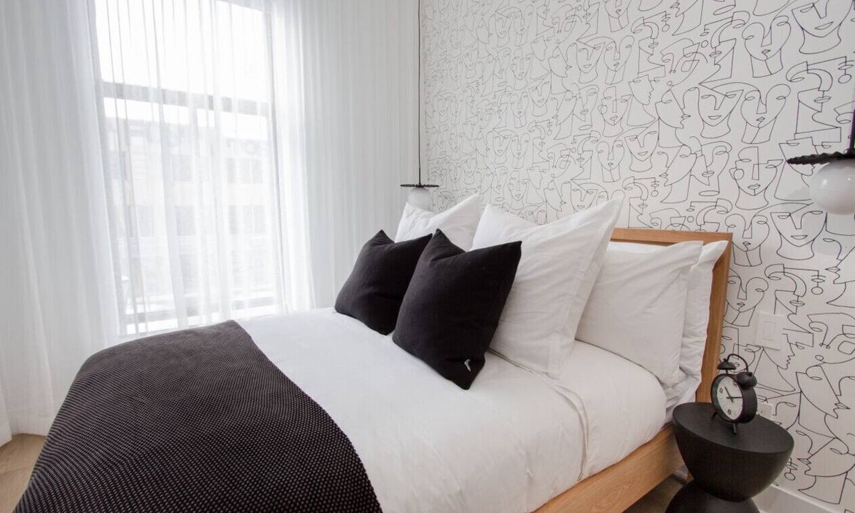 Plateau Mont Royal Apartment | Studio1/Plateau/St-Denis/Terraces/SelfCheck-In/AC