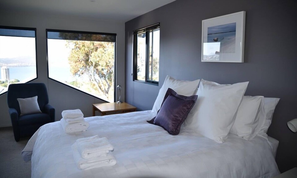 Sandy Bay Apartment | StudioAt10
