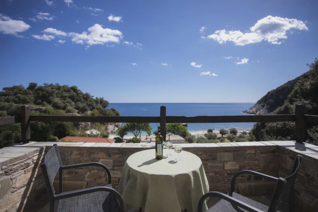 Damouchari Apartment | Studios for 3 adults or 2 adults + 2 children with balcony or terrace with panoramic sea view