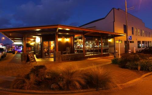Hokitika Hotel | Stumpers Hotel
