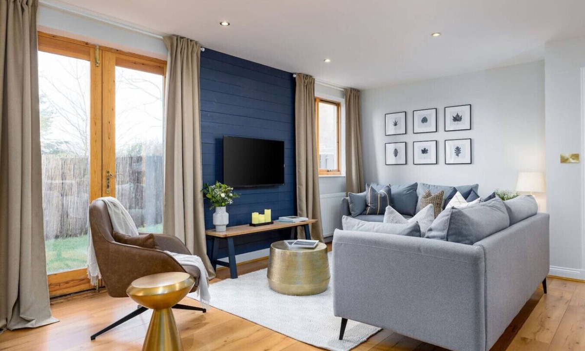 Crieff Apartment | Stunning 2 bed flat with parking and garden